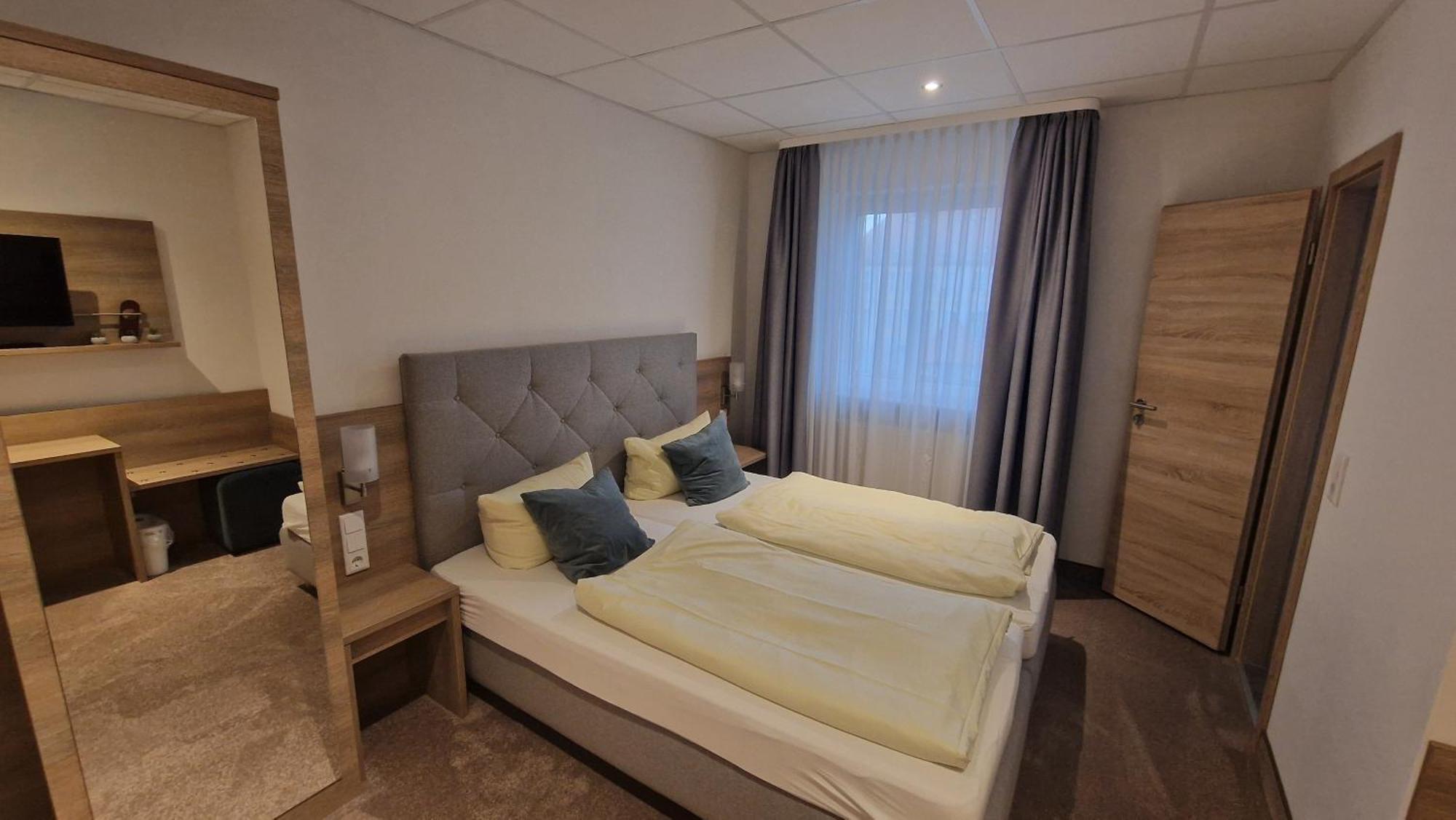 Schwarzer Adler - Hotel Garni Ipsheim Eksteriør billede