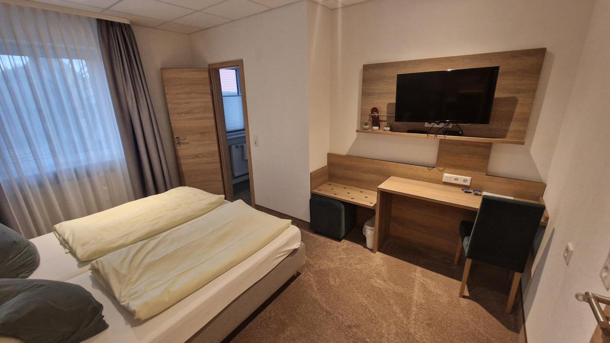 Schwarzer Adler - Hotel Garni Ipsheim Eksteriør billede