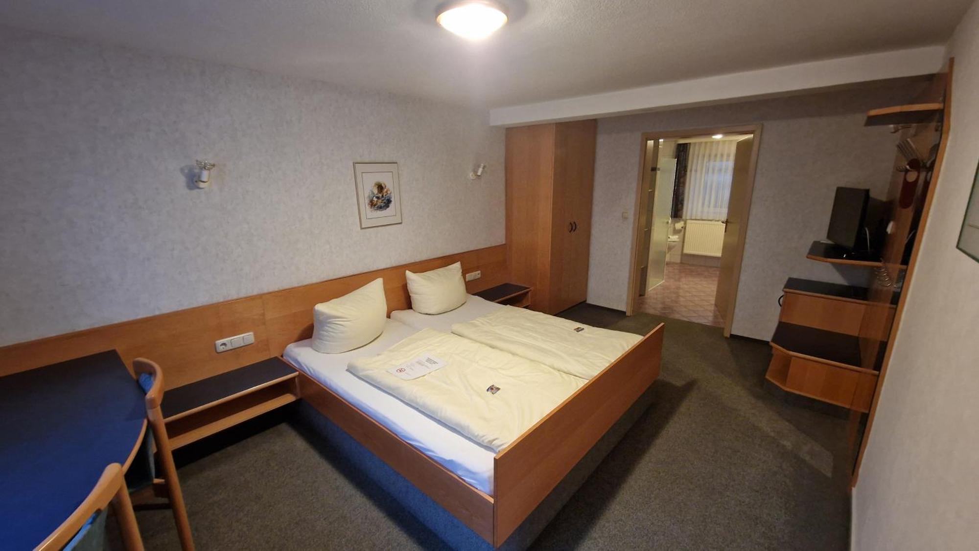 Schwarzer Adler - Hotel Garni Ipsheim Værelse billede
