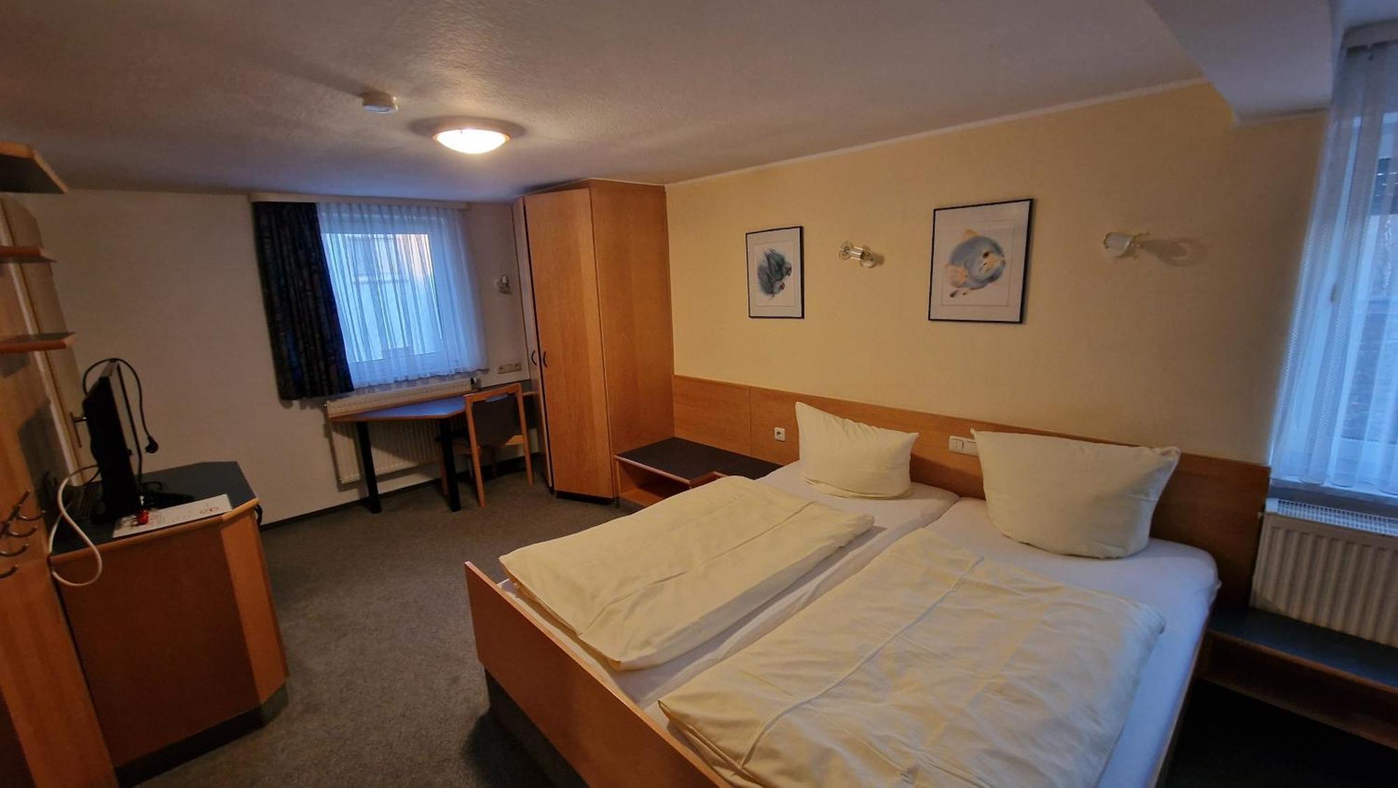Schwarzer Adler - Hotel Garni Ipsheim Værelse billede